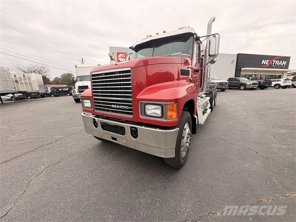 Mack CHU613 وحدات الجر