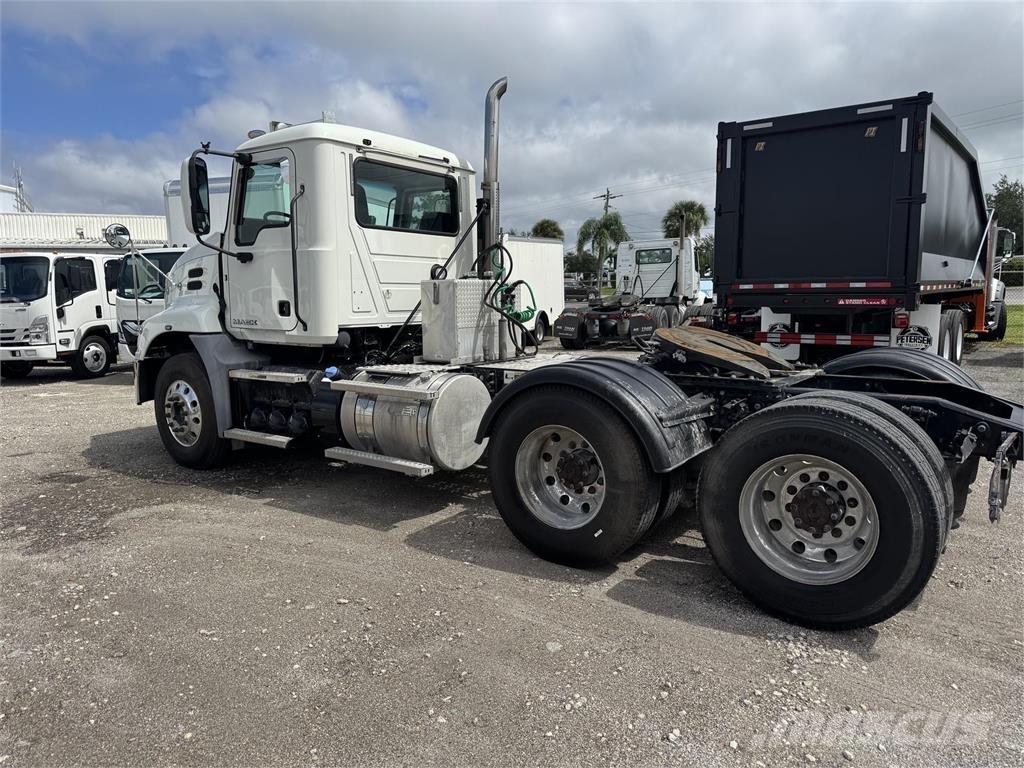 Mack CXU613 وحدات الجر
