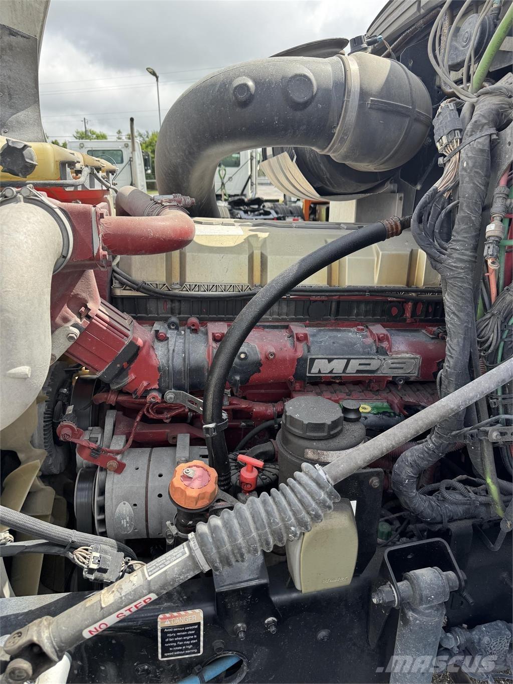 Mack CXU613 وحدات الجر