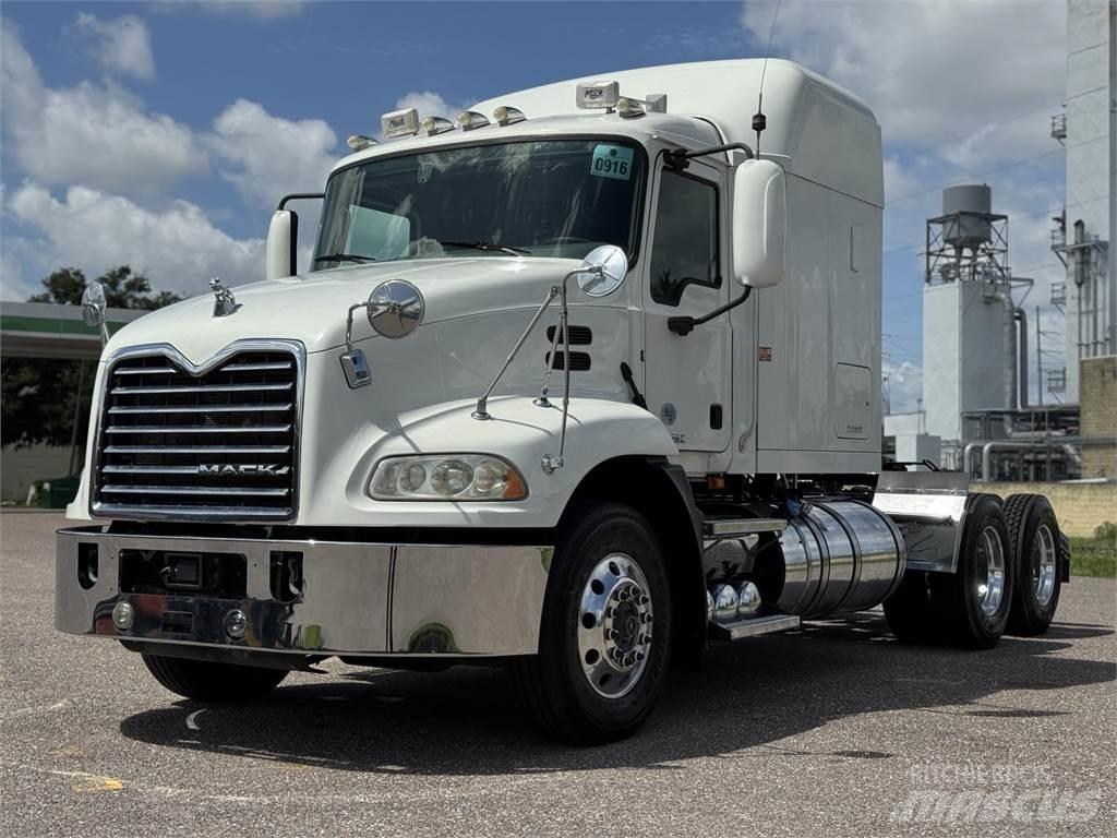 Mack CXU613 وحدات الجر