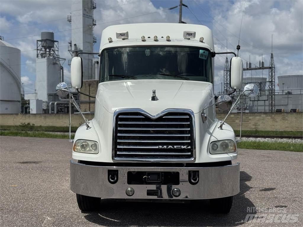 Mack CXU613 وحدات الجر