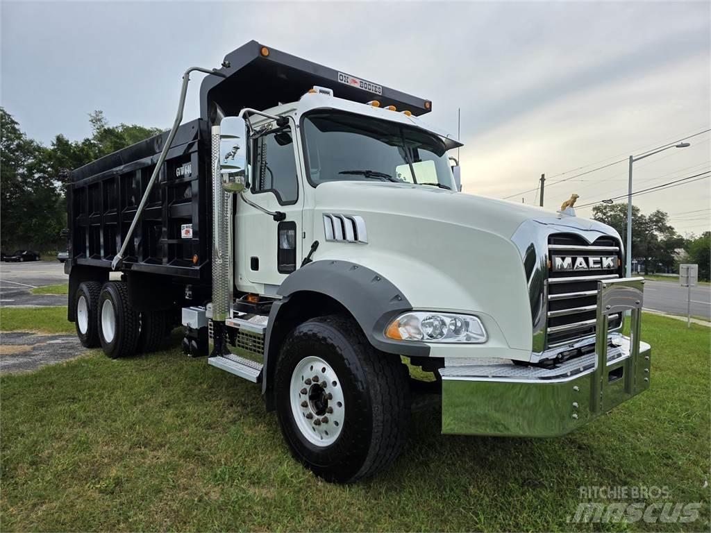 Mack GR64B شاحنات قلابة