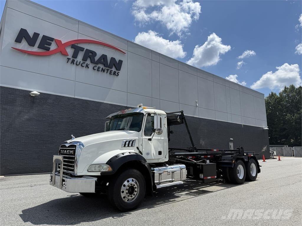 Mack GR64B شاحنات أخرى