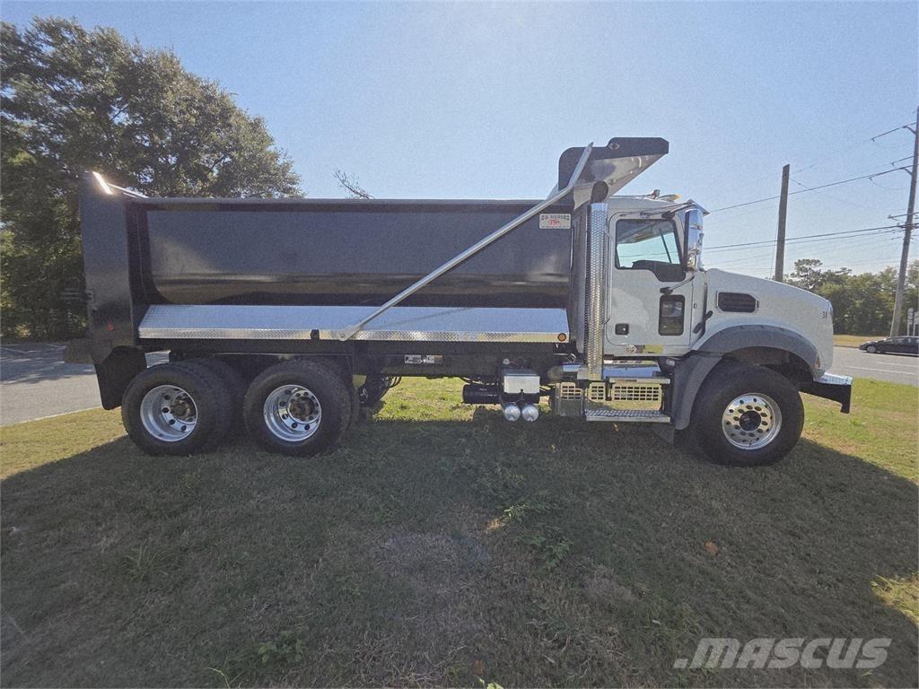 Mack GR64B شاحنات قلابة