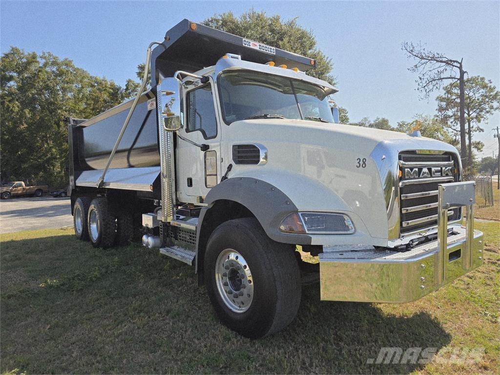 Mack GR64B شاحنات قلابة