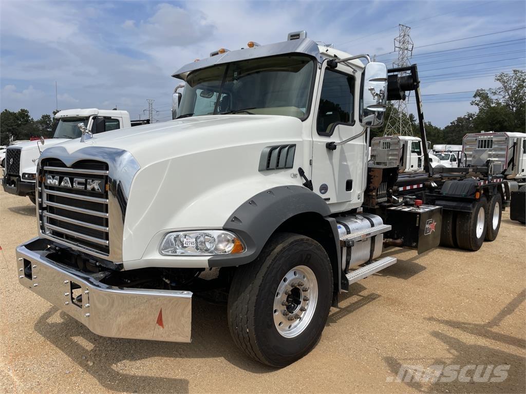 Mack GR64B شاحنات أخرى
