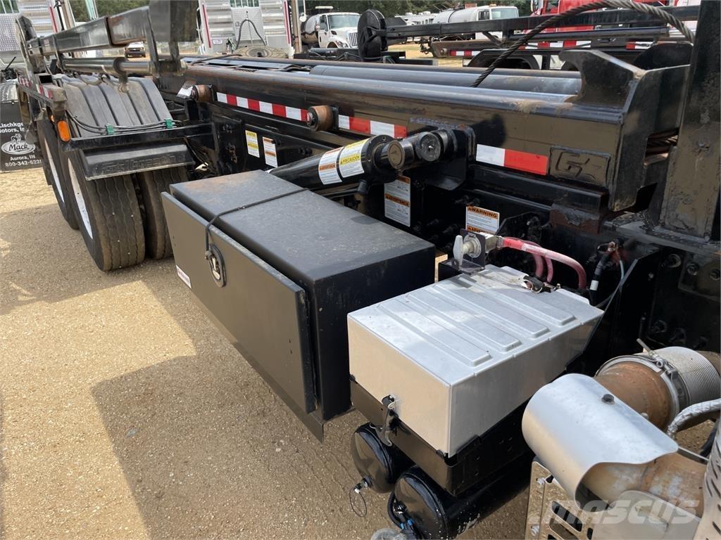 Mack GR64B شاحنات أخرى