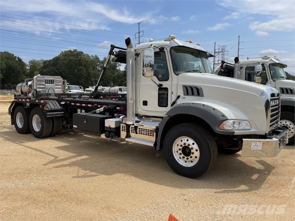 Mack GR64B شاحنات أخرى