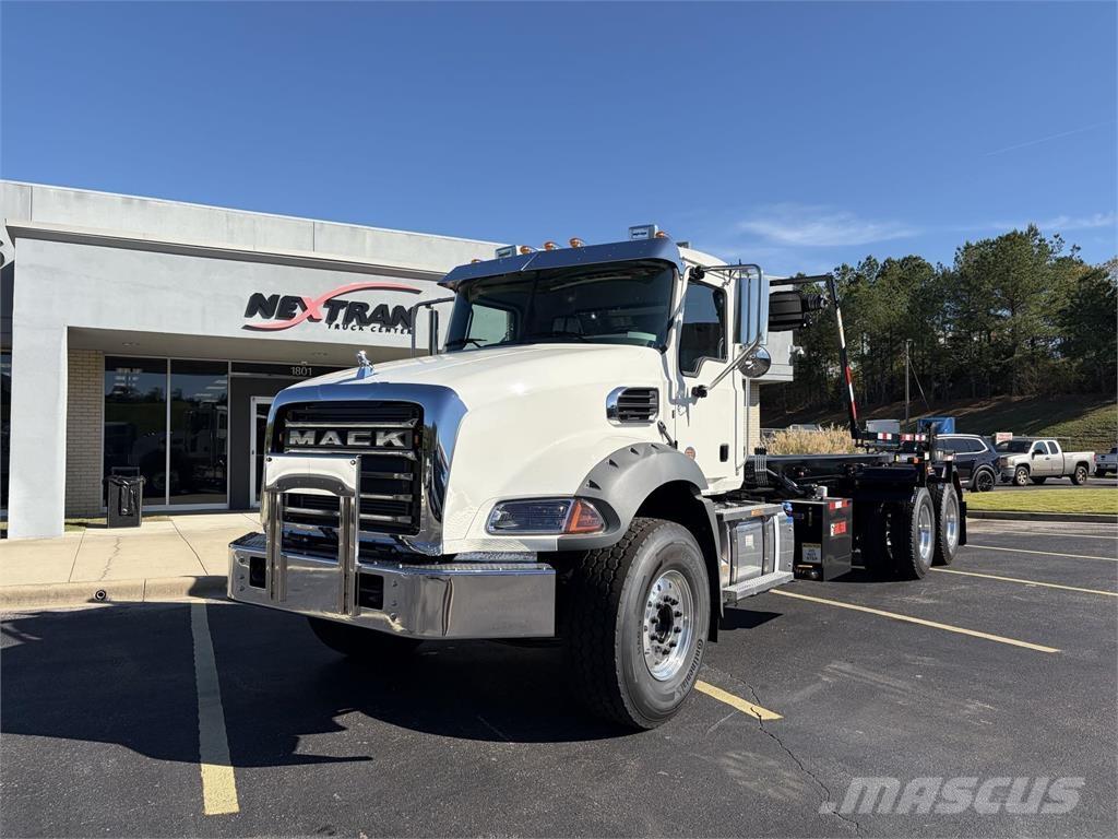 Mack GR64B شاحنات أخرى