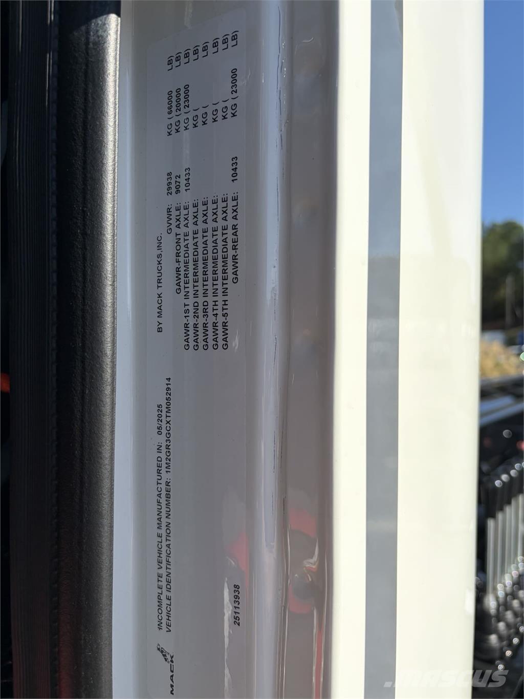 Mack GR64B شاحنات أخرى