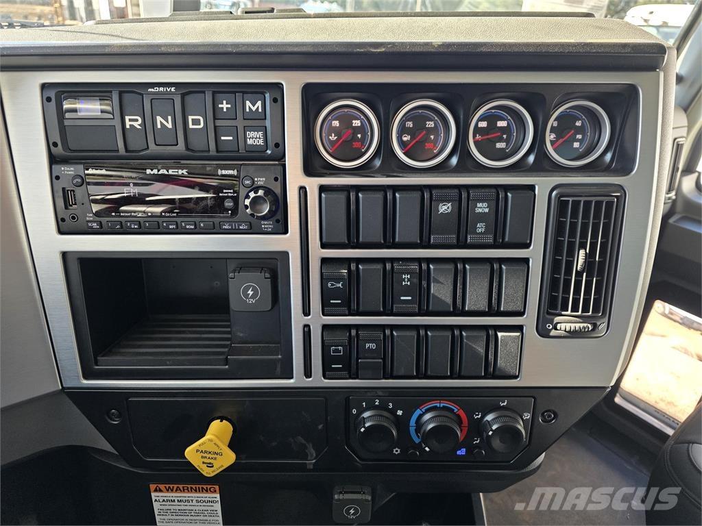 Mack GR64B شاحنات قلابة