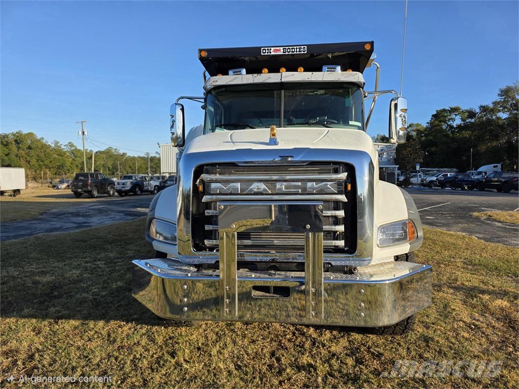 Mack GR64B شاحنات قلابة