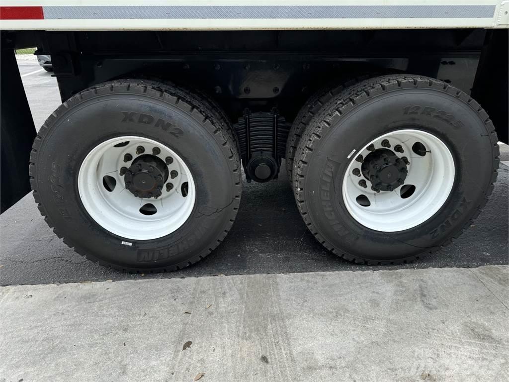 Mack GR64BRX شاحنات قلابة