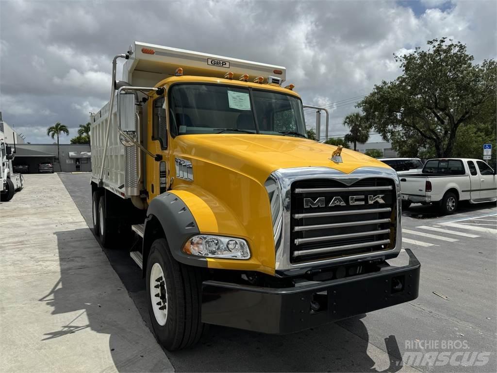 Mack GR64BRX شاحنات قلابة