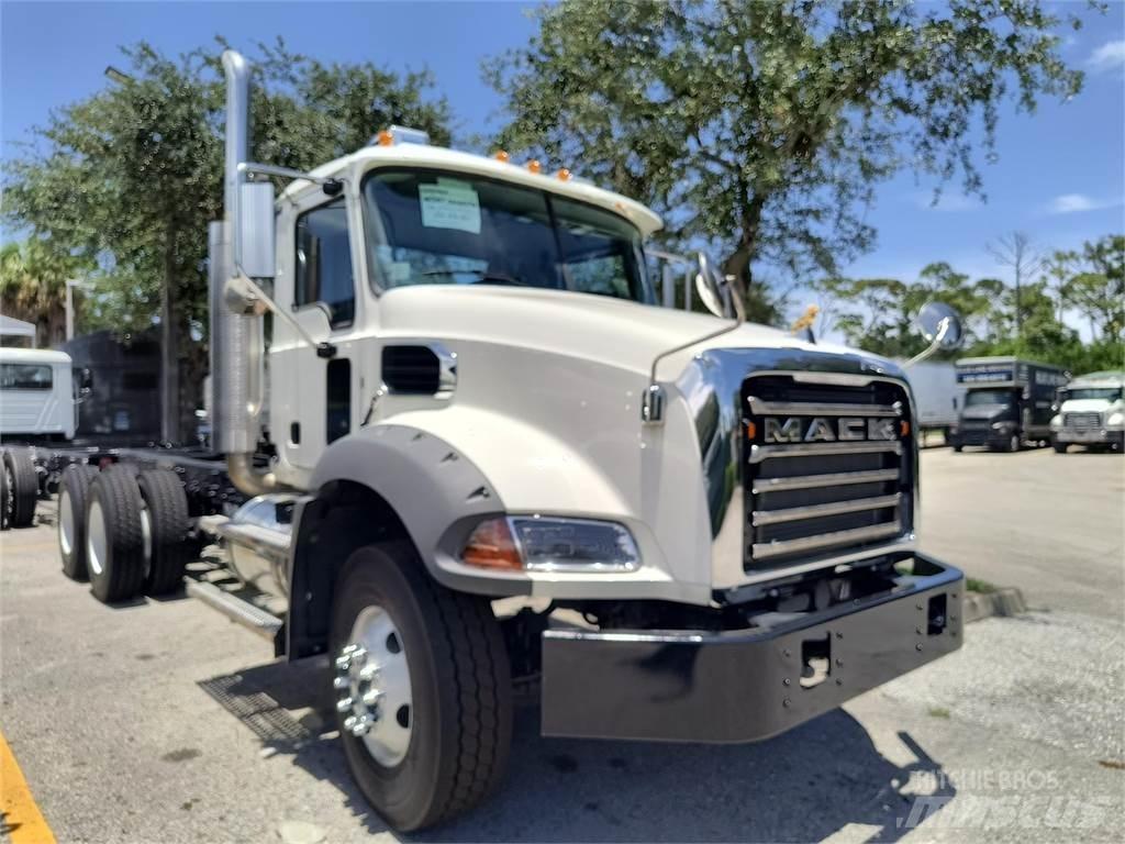 Mack GR64BX شاحنات خرسانة