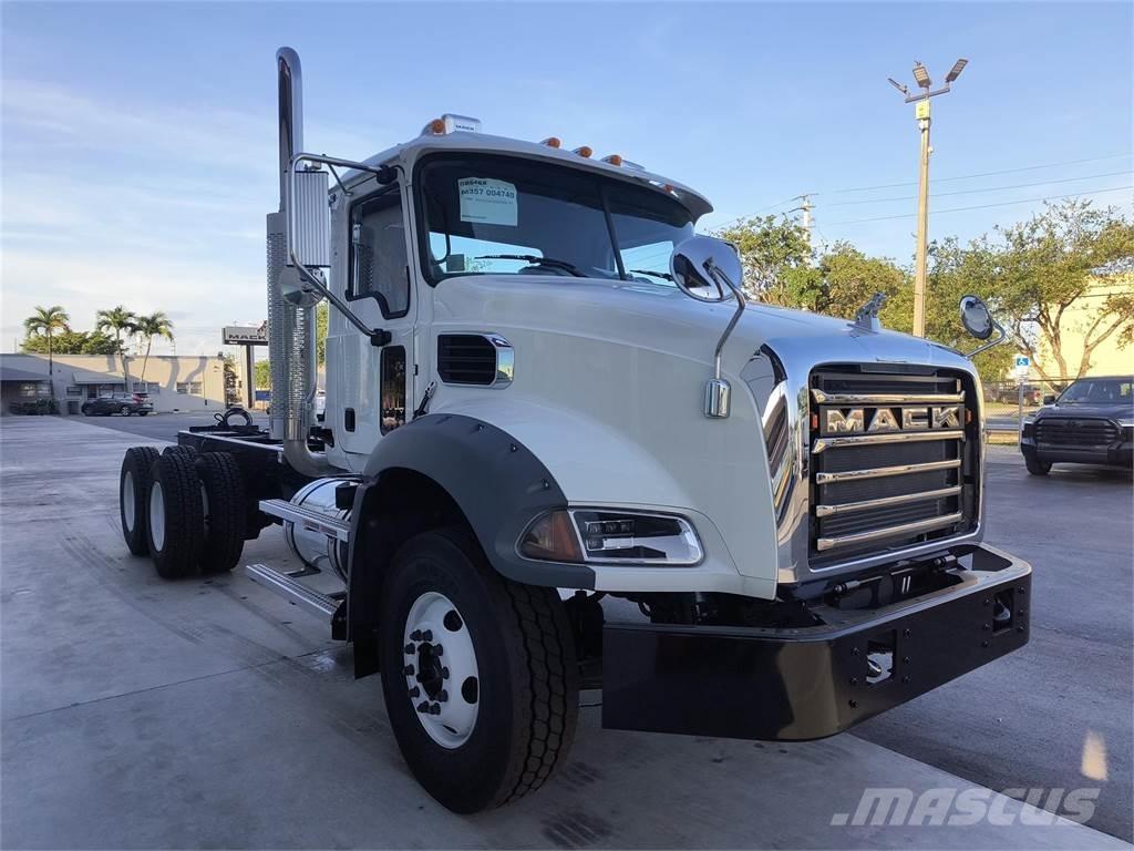 Mack GR64BX شاحنات قلابة