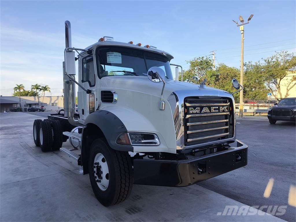 Mack GR64BX شاحنات قلابة