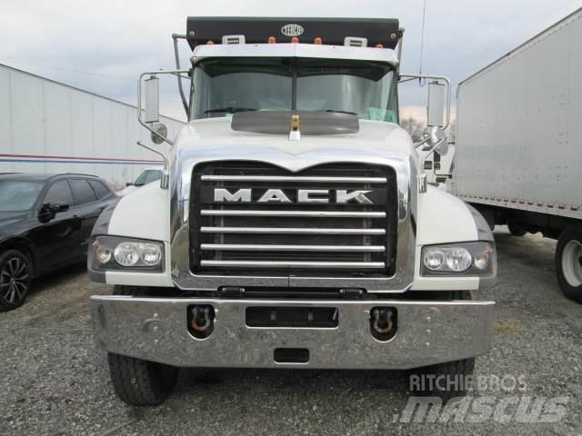 Mack GR64F شاحنات قلابة