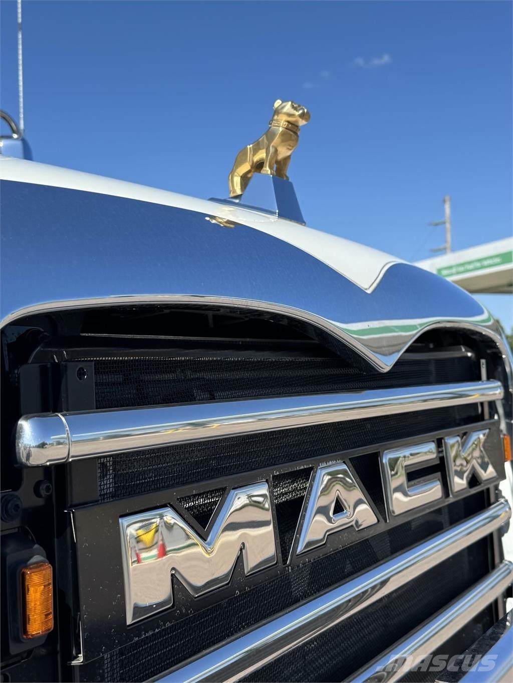 Mack GR64F شاحنات قلابة