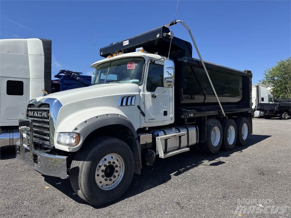 Mack GR64F شاحنات قلابة
