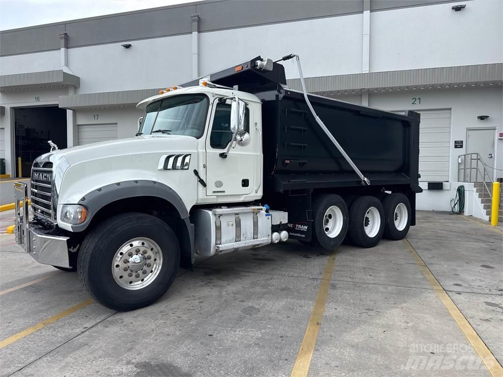 Mack GR64F شاحنات قلابة