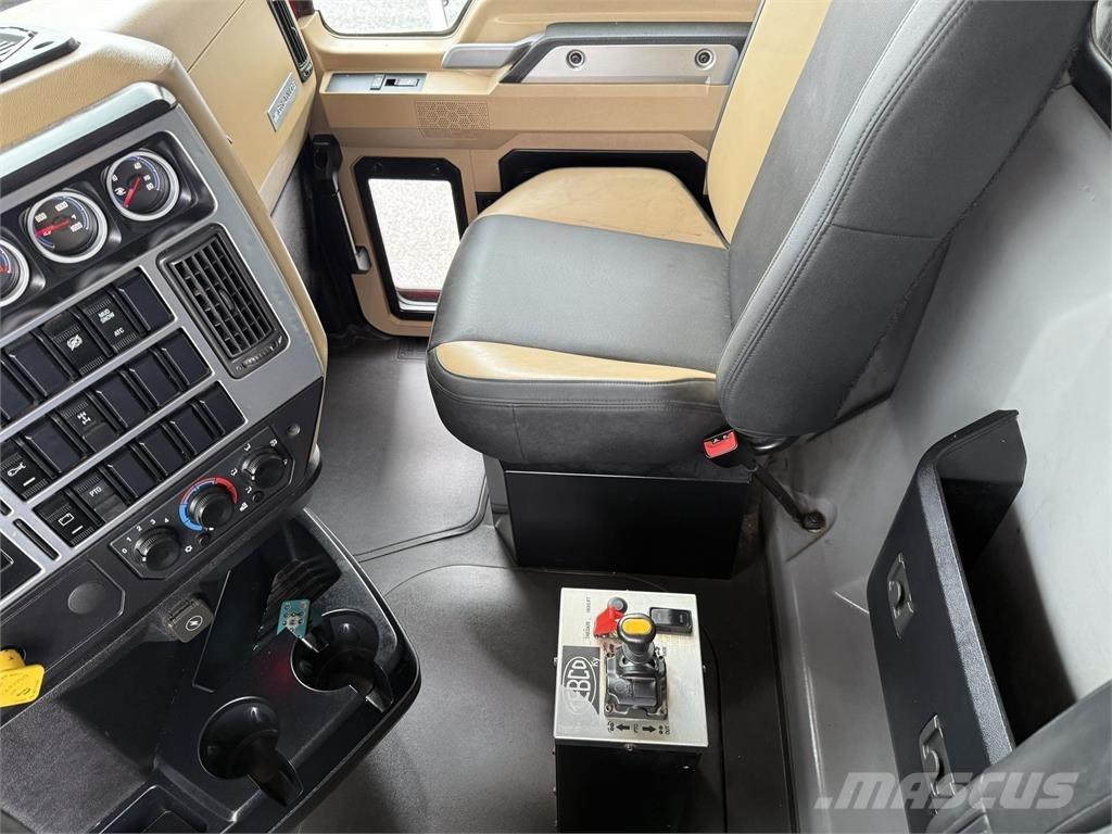 Mack GR64F شاحنات قلابة