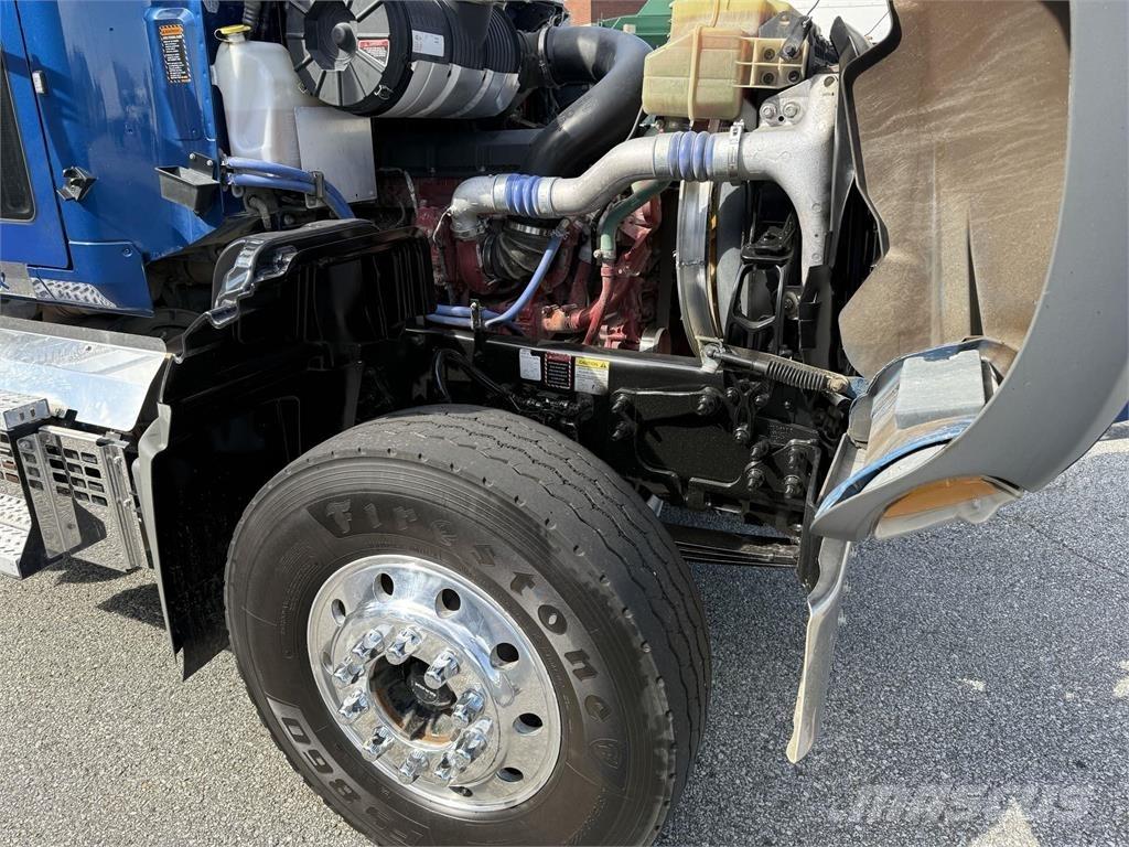 Mack GR64F شاحنات قلابة