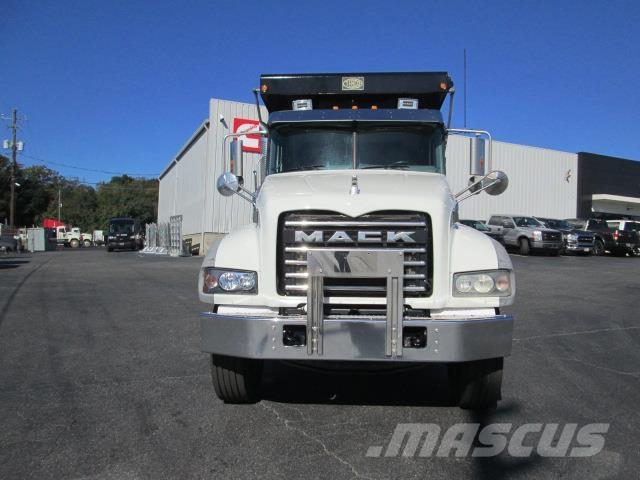 Mack GR64F شاحنات قلابة