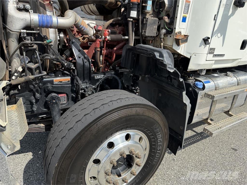 Mack GR64F شاحنات قلابة