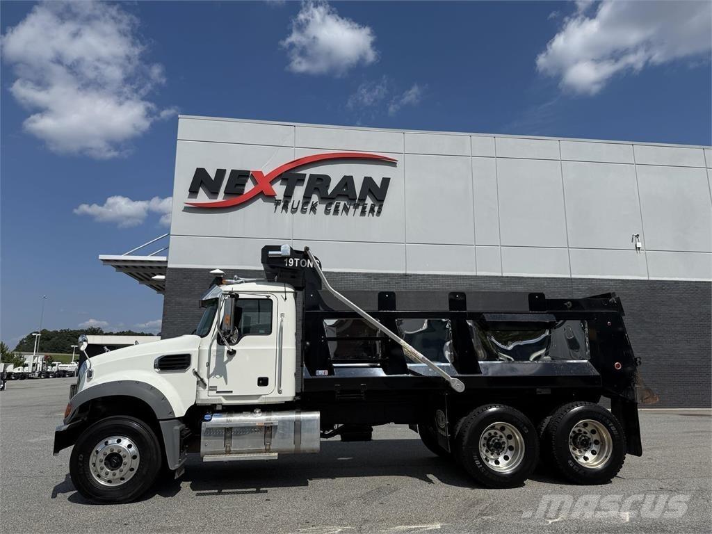 Mack GR64F شاحنات قلابة