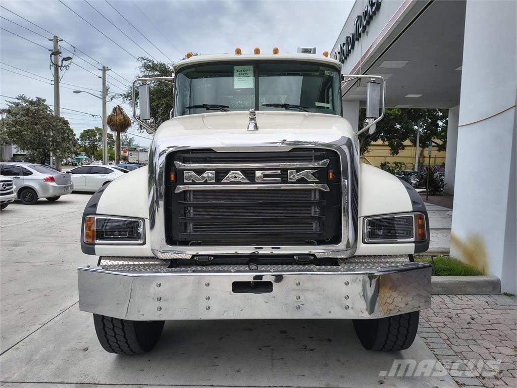Mack GR64F أخرى