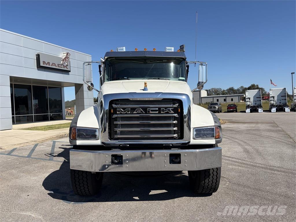 Mack GR64F شاحنات أخرى