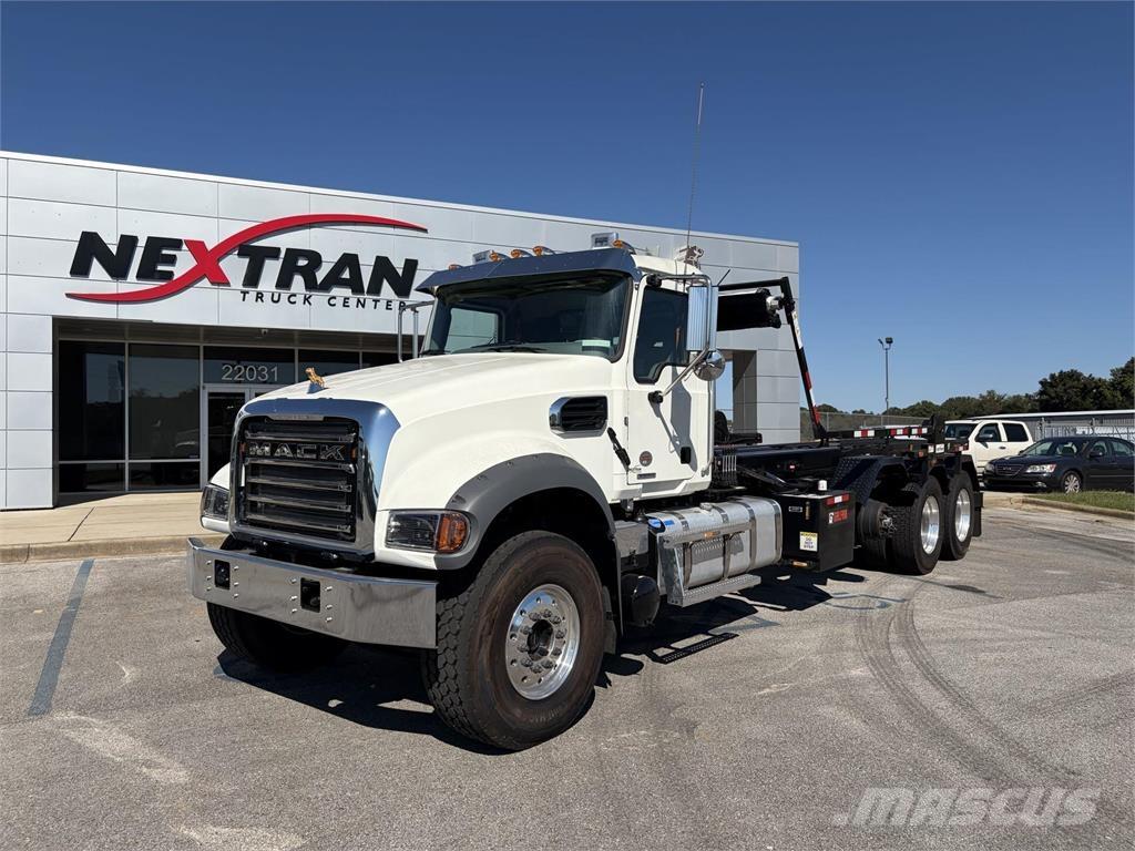 Mack GR64F شاحنات أخرى