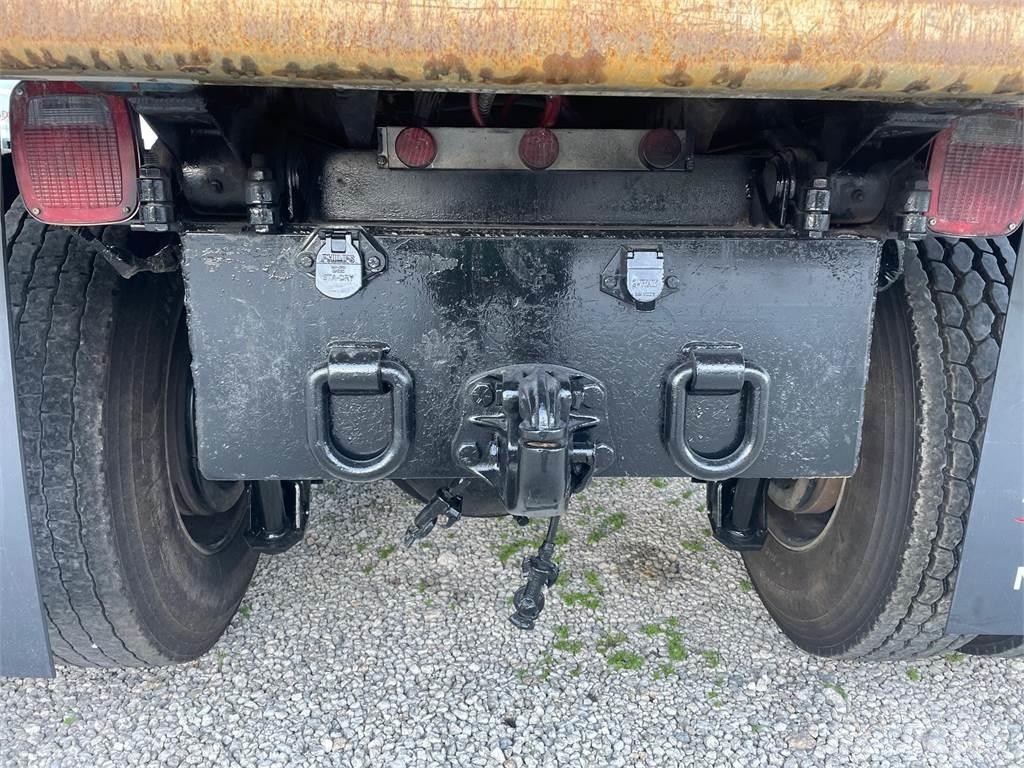 Mack GR64FR شاحنات قلابة