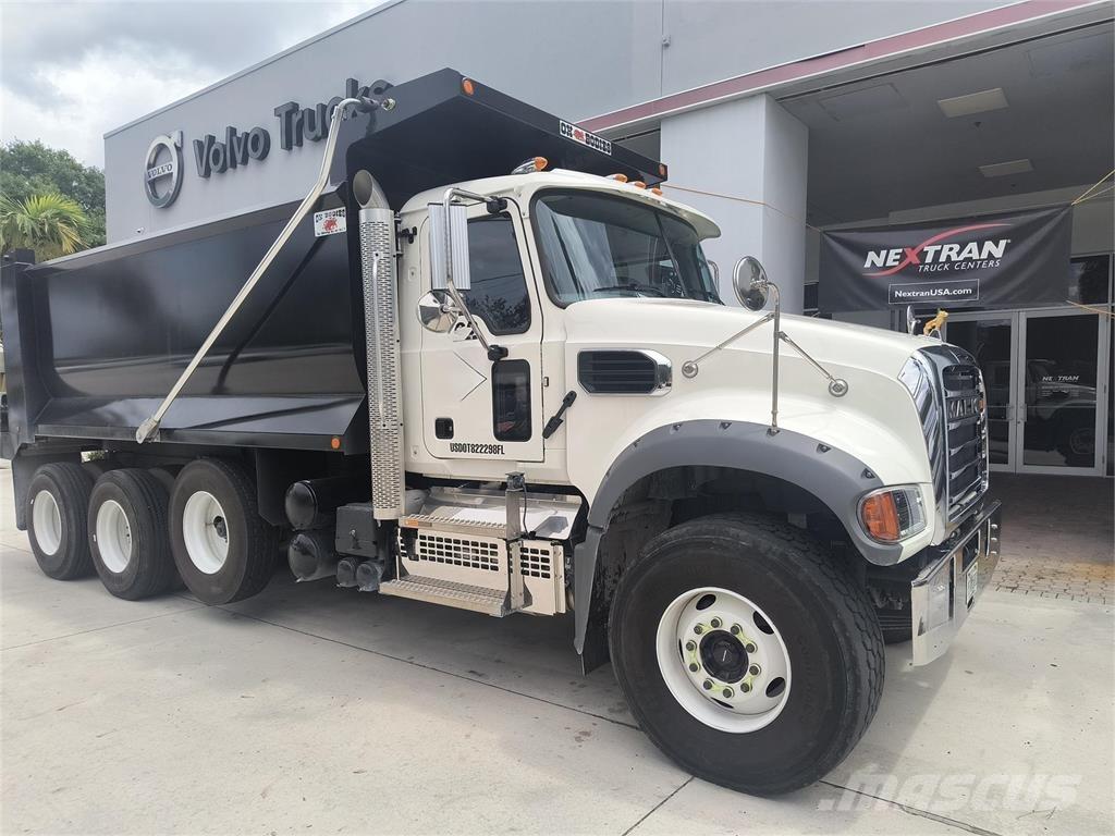 Mack GR64FR شاحنات قلابة