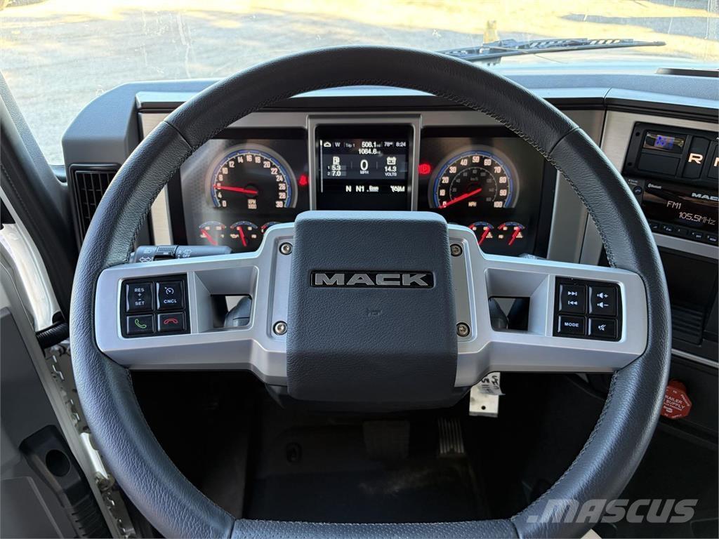 Mack GR64FR شاحنات قلابة