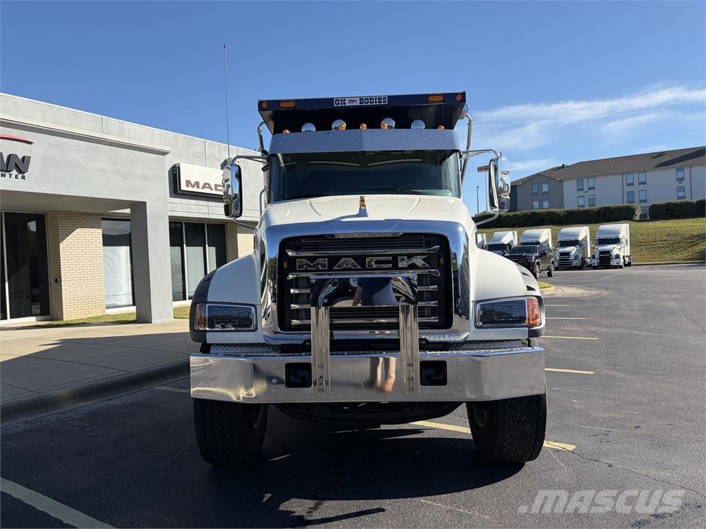 Mack GR64FR شاحنات قلابة