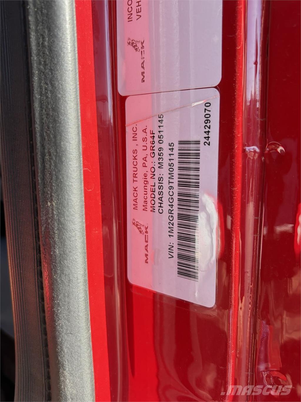 Mack GR64FR شاحنات قلابة