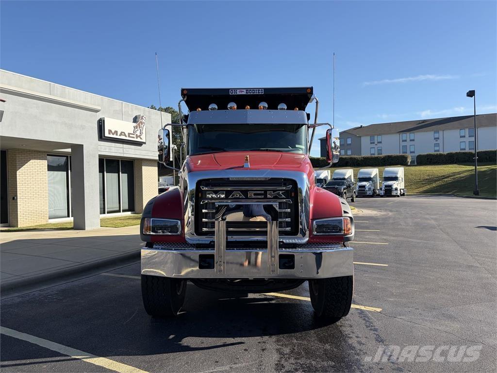 Mack GR64FR شاحنات قلابة