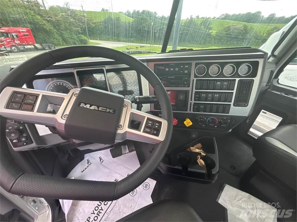 Mack GR64FT وحدات الجر