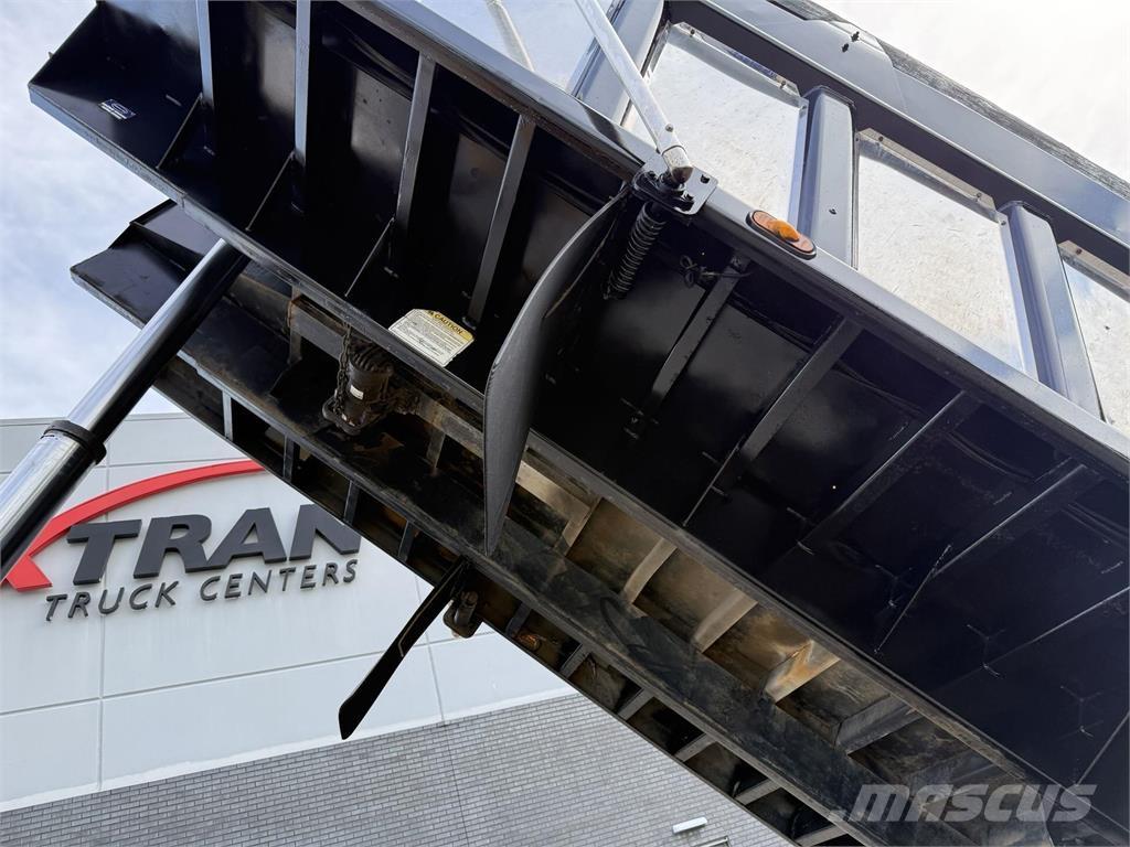 Mack GU713 شاحنات قلابة