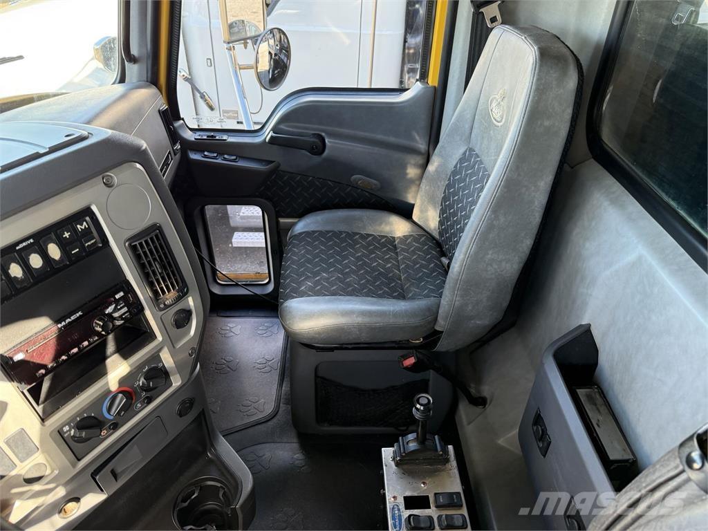 Mack GU713 شاحنات قلابة