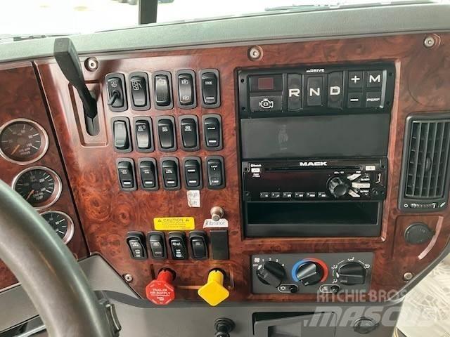 Mack GU800 شاحنات بمقصورة وهيكل