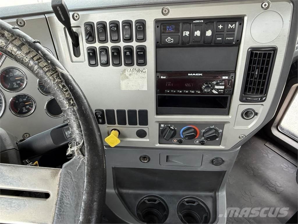 Mack GU813 شاحنات أخرى