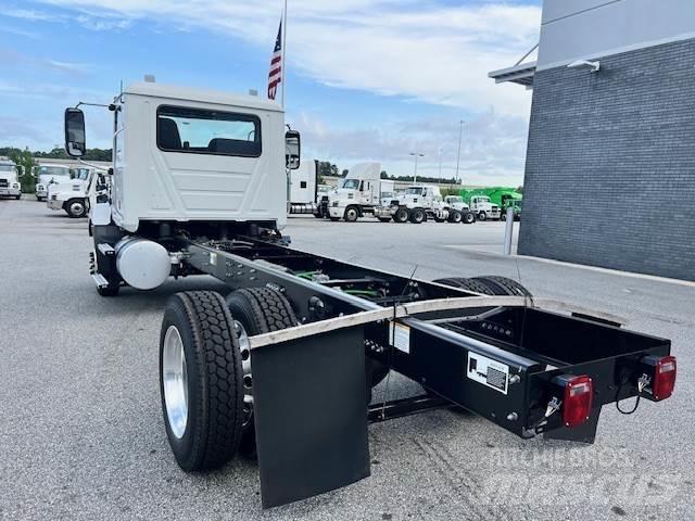 Mack MD6 42R شاحنات بمقصورة وهيكل