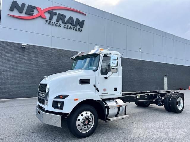 Mack MD6 42R شاحنات بمقصورة وهيكل