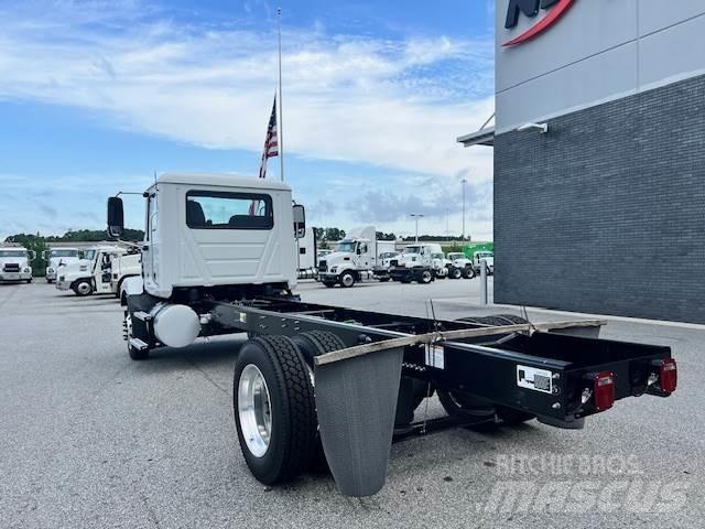 Mack MD6 42R شاحنات بمقصورة وهيكل