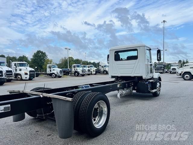 Mack MD6 42R شاحنات بمقصورة وهيكل