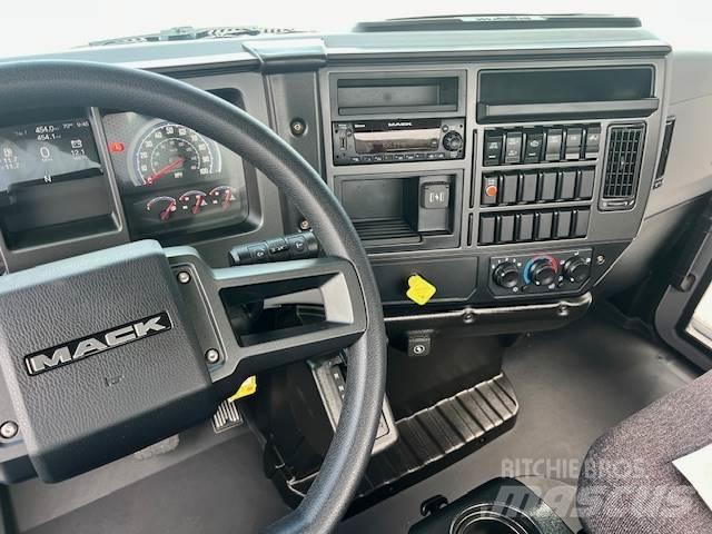 Mack MD6 42R شاحنات بمقصورة وهيكل