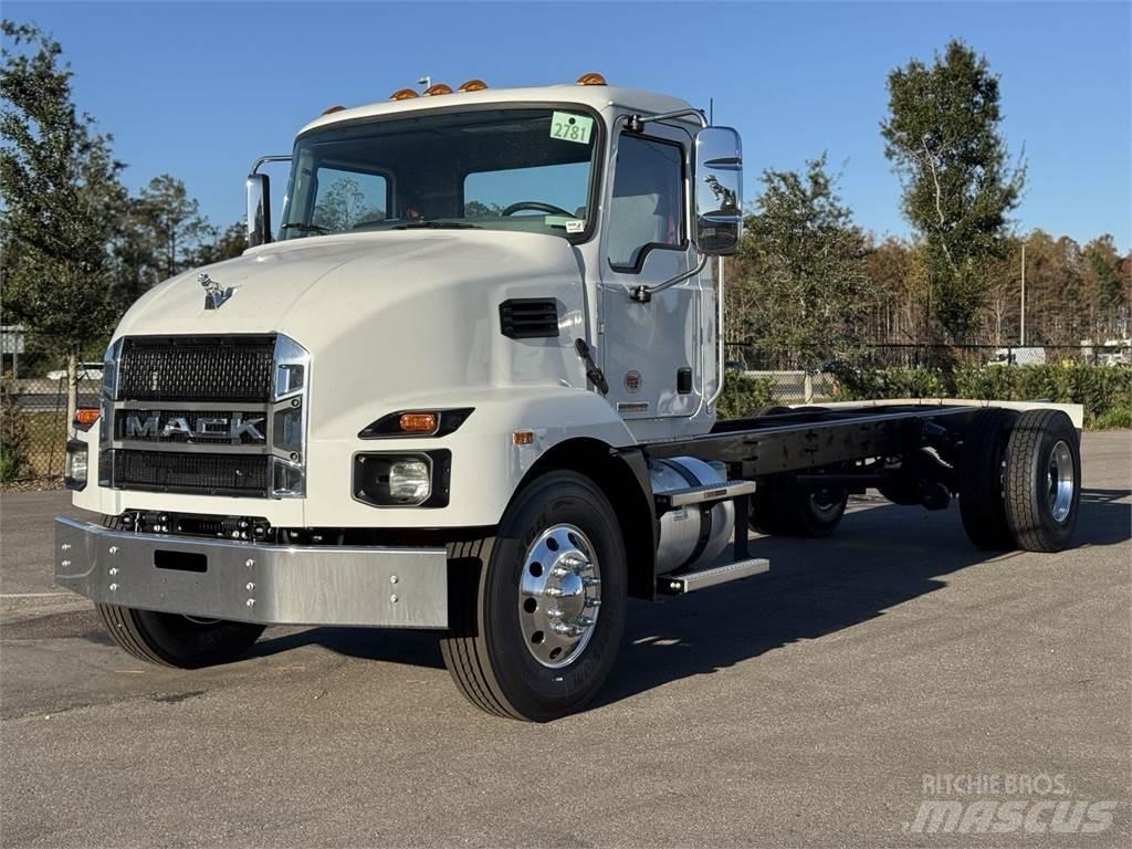 Mack MD6 42R شاحنات بمقصورة وهيكل